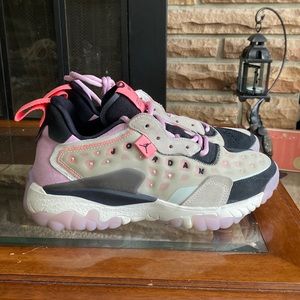 Purple and pink jordan reacts delta 2. Worn twice. Size 8.5